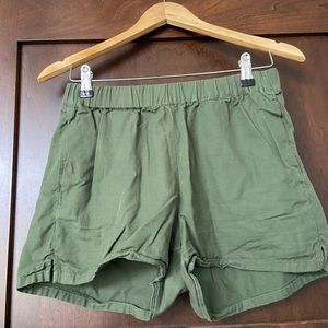 Madewell olive pull on short